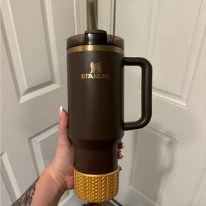 THE CHOCOLATE GOLD QUENCHER H2.0 FLOWSTATE™ TUMBLER | 40 OZ